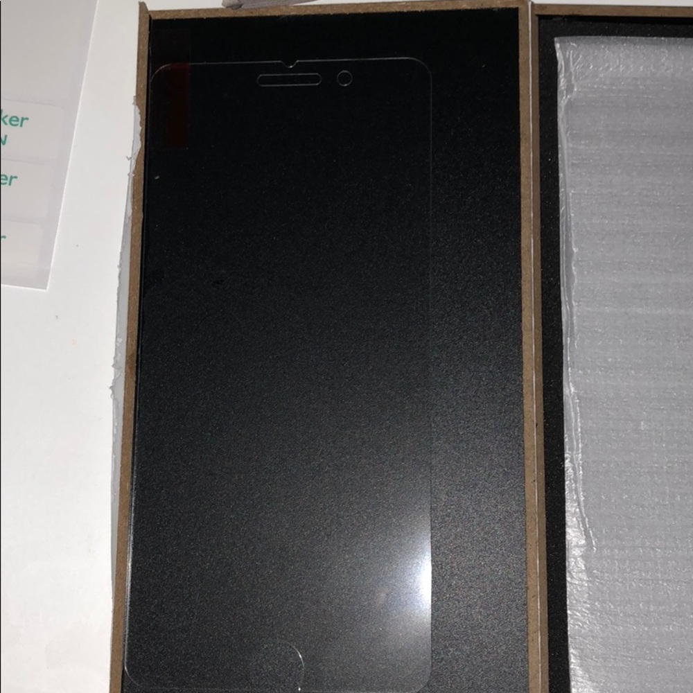 Iphone 7 or 6 PLUS screen protector.